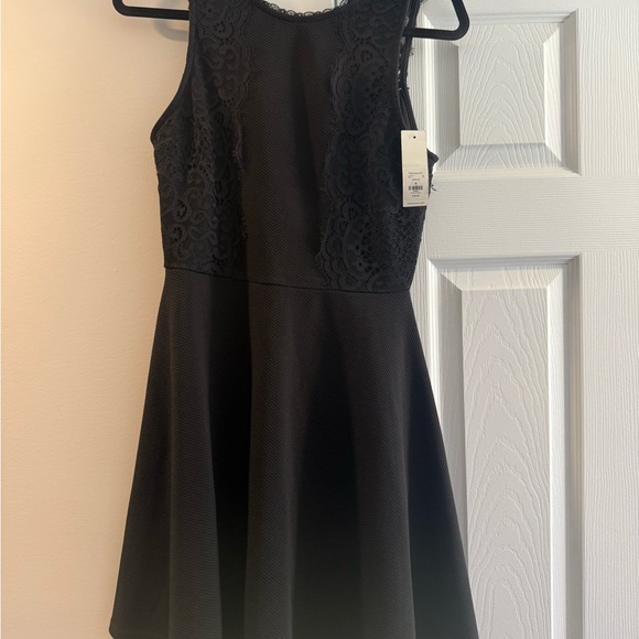 Dresses & Skirts - Elegant Black Sleeveless Dress